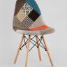 Стул Eames DSW в тканевой обивке в стиле пэчворк, сиденье платиковое, ножки деревянные