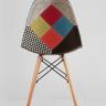 Стул Eames DSW в тканевой обивке в стиле пэчворк, сиденье платиковое, ножки деревянные