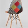 Стул Eames DSW в тканевой обивке в стиле пэчворк, сиденье платиковое, ножки деревянные