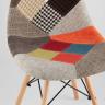 Стул Eames DSW в тканевой обивке в стиле пэчворк, сиденье платиковое, ножки деревянные
