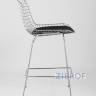 с низкой спинкой Bertoia хромированный металл с черной подушкой из экокожи