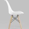 Стул Eames Soft белый обеденный сиденье экокожа ножки из массива бука