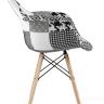 Кресло Eames в стиле пэчворк черно-белое, ножки массив бука