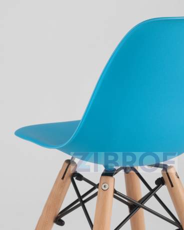 Комплект мебели детский стол белый Eames и 2 голубых стульчика