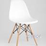 Eames D80 стол стеклянный, 4 стула Eames DSW белые