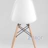 Eames D80 стол стеклянный, 4 стула Eames DSW белые